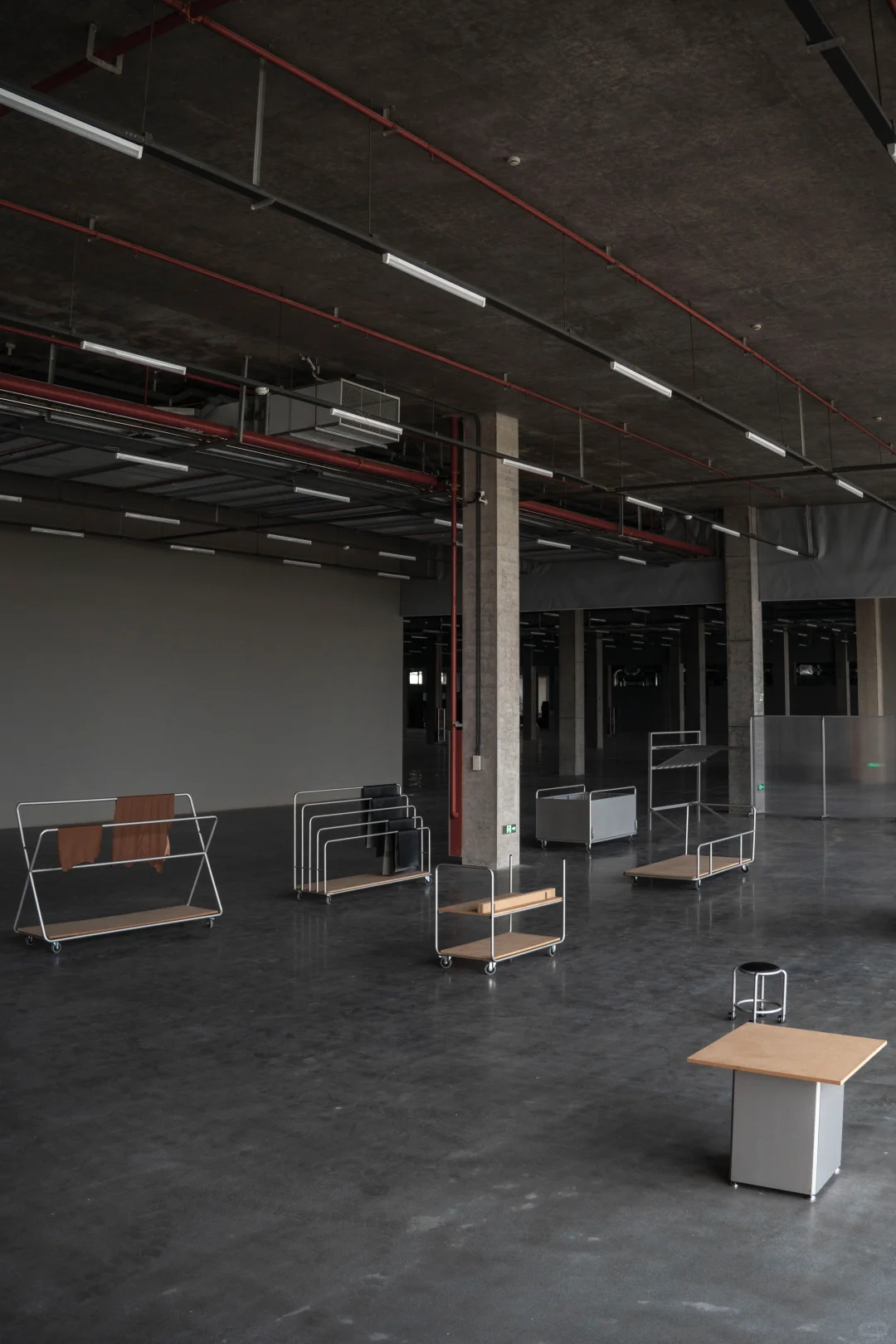 【逻辑的构建】｜我们在家具工厂策了个展