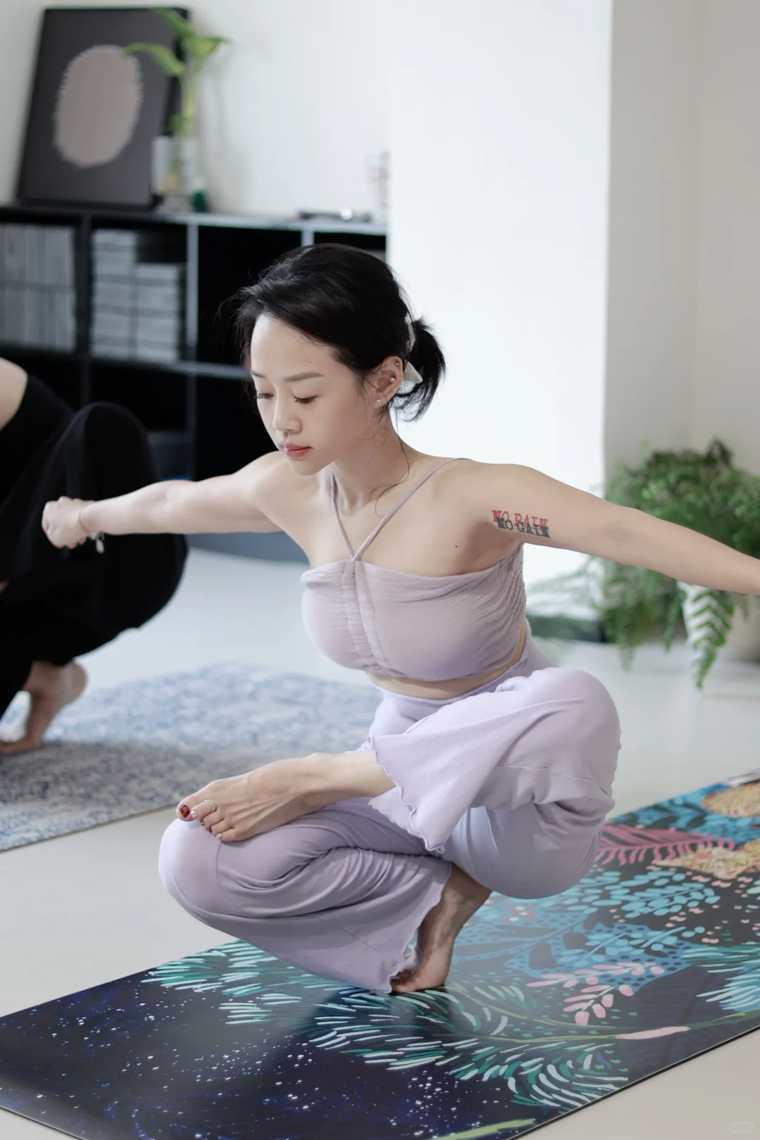 今日话题：浅浅的少妇感?