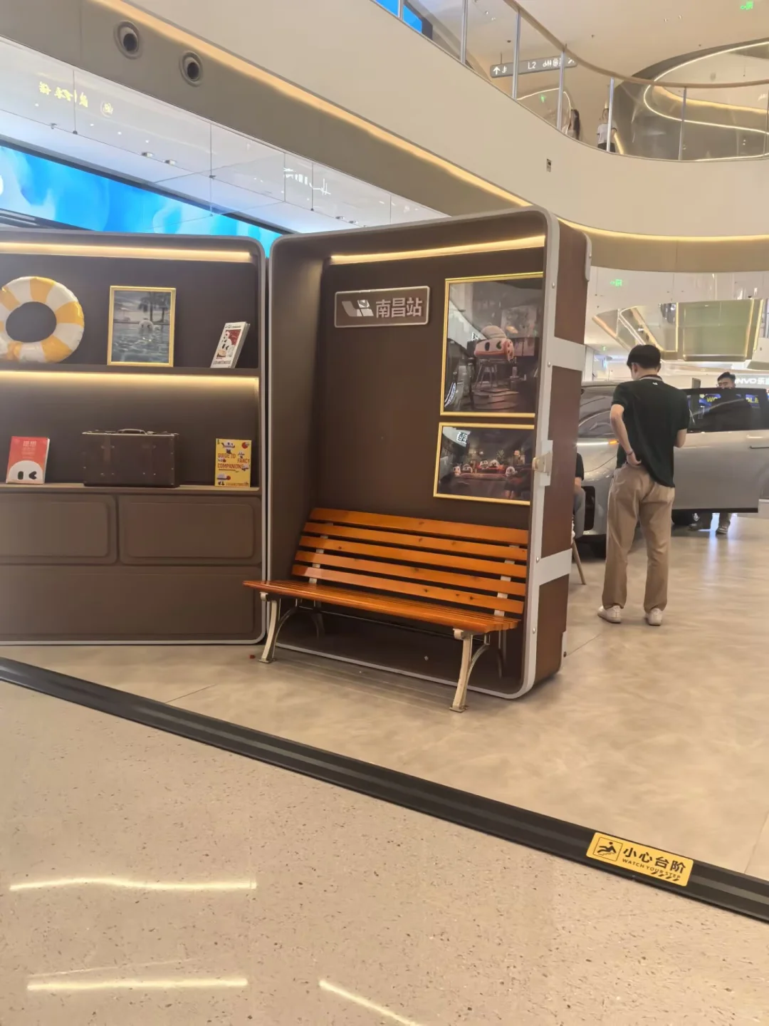 大隐于市的工业设计展展台