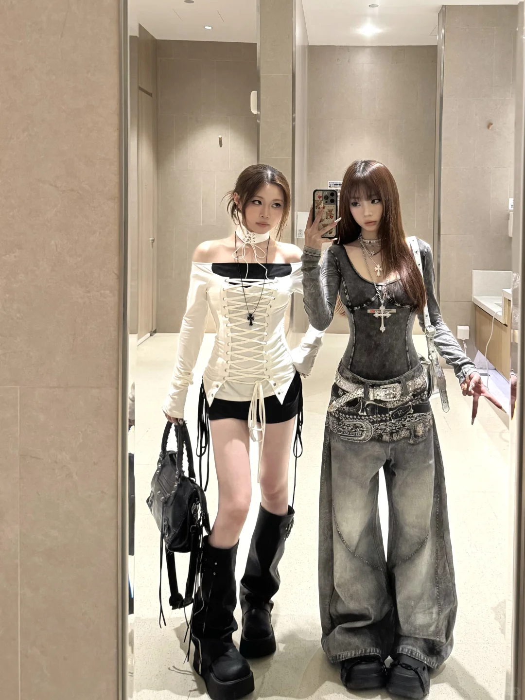 初秋很难不喜欢辣妹穿搭呀?