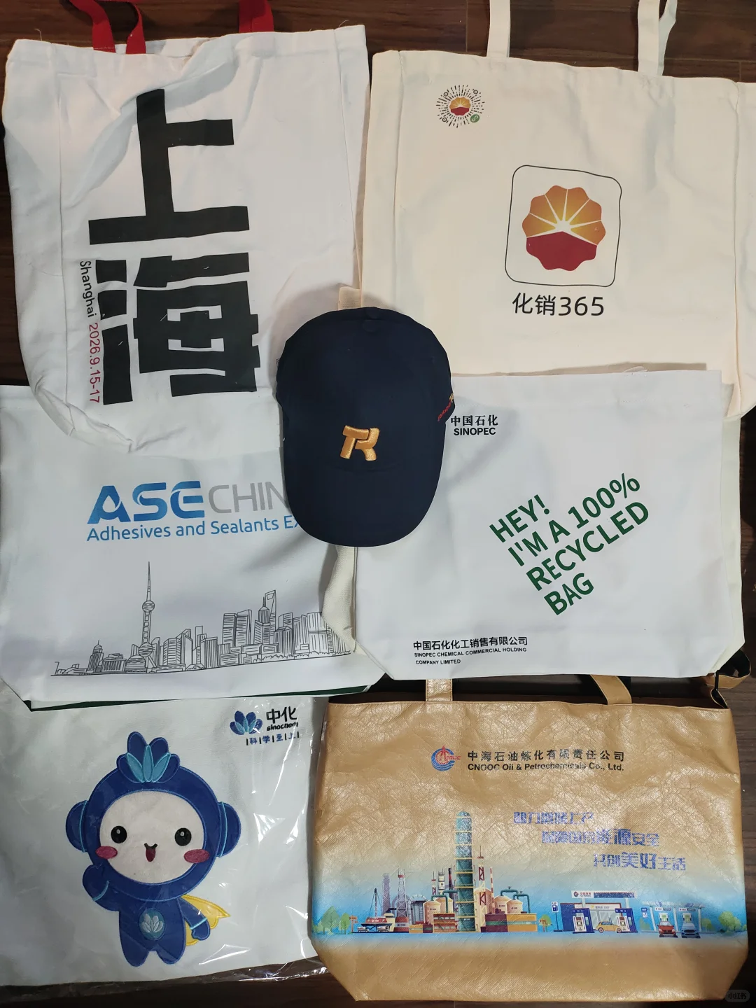 又在新国际义务+了 3h 班，还蹭了顿快餐