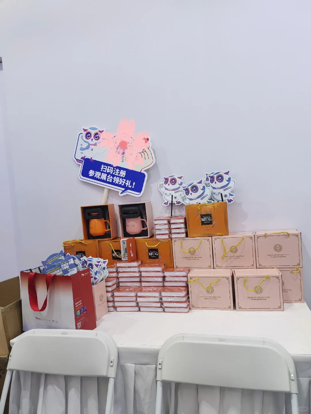 又在新国际义务+了 3h 班，还蹭了顿快餐