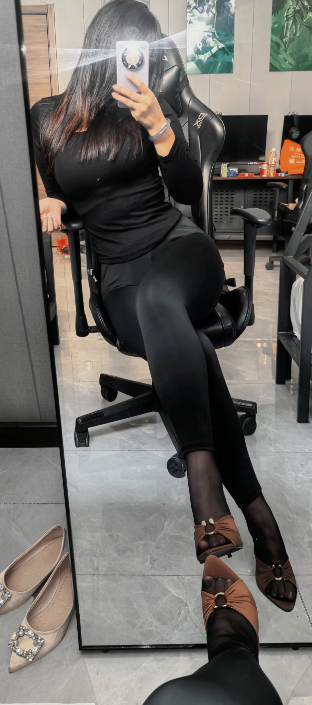 瑜伽裤跟丝袜搭配超棒