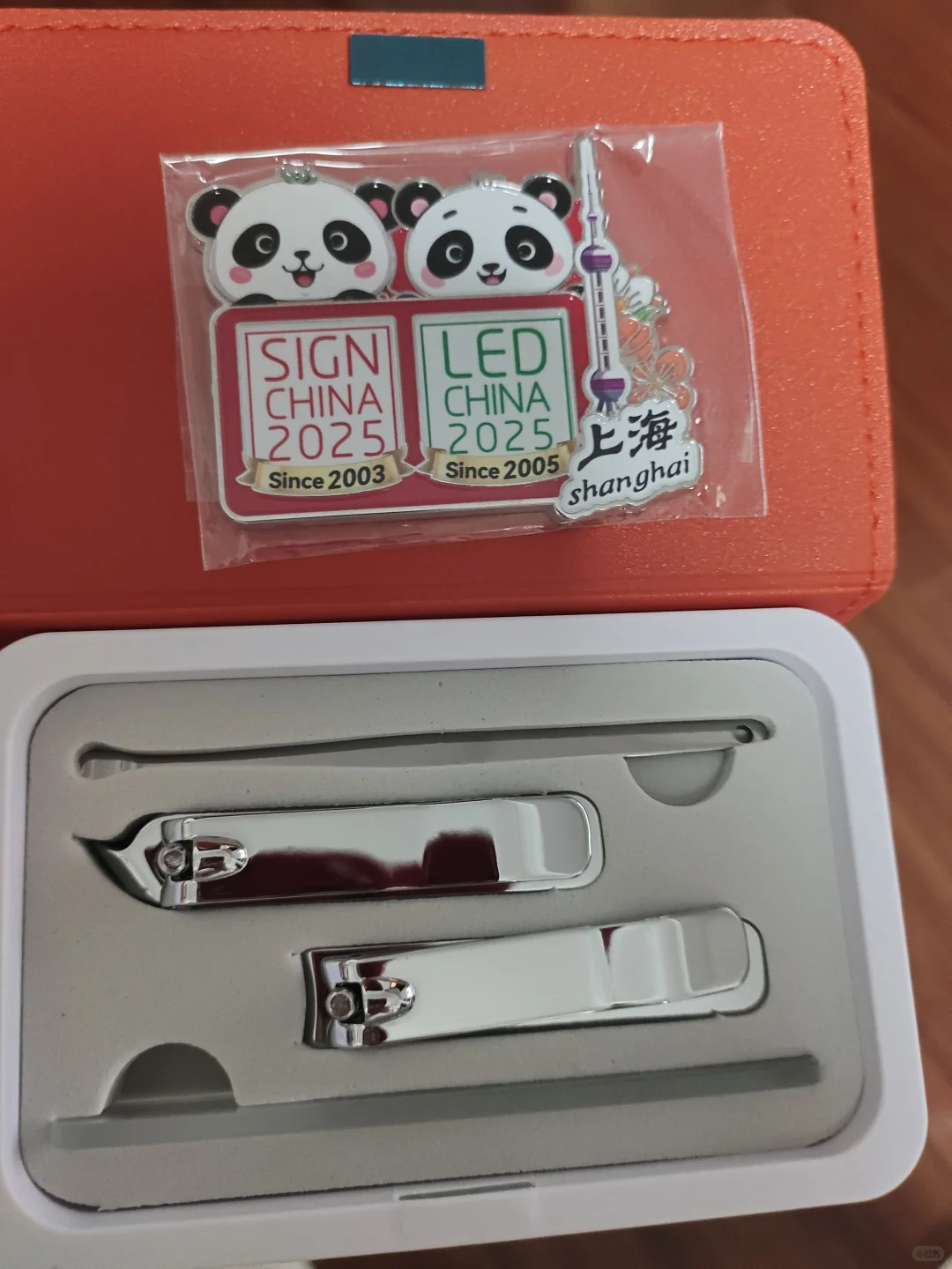 又在新国际义务+了 3h 班，还蹭了顿快餐