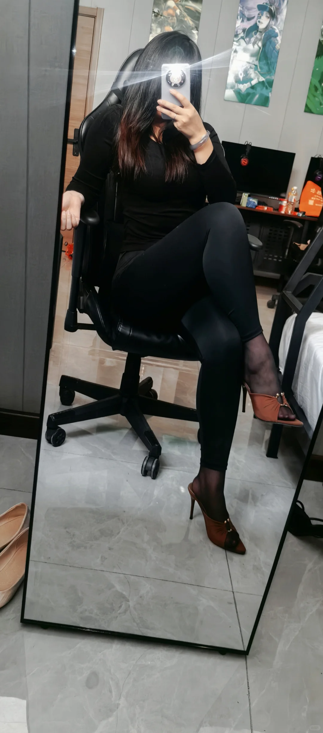 瑜伽裤跟丝袜搭配超棒