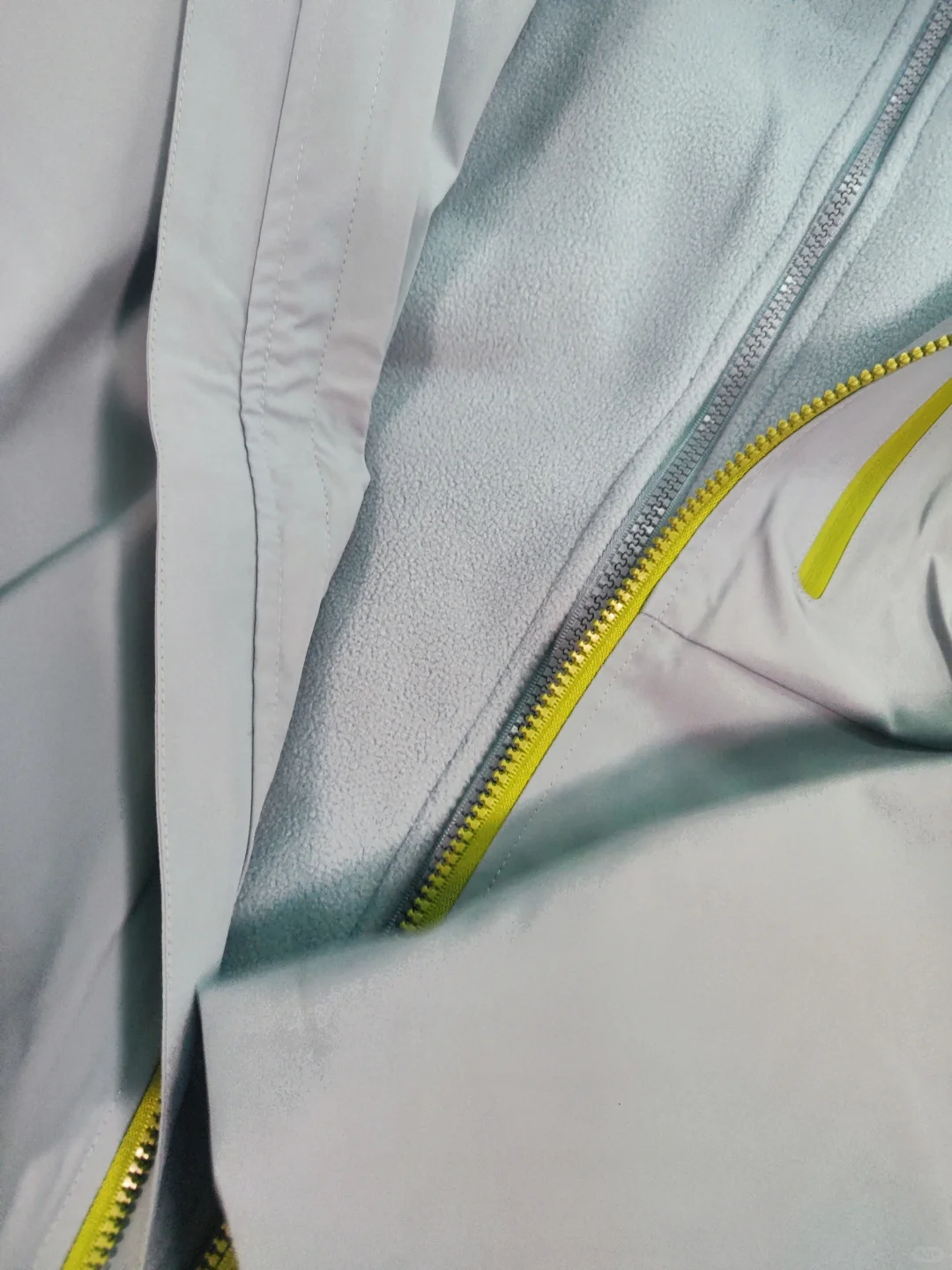 团购的防风防水的外套到了