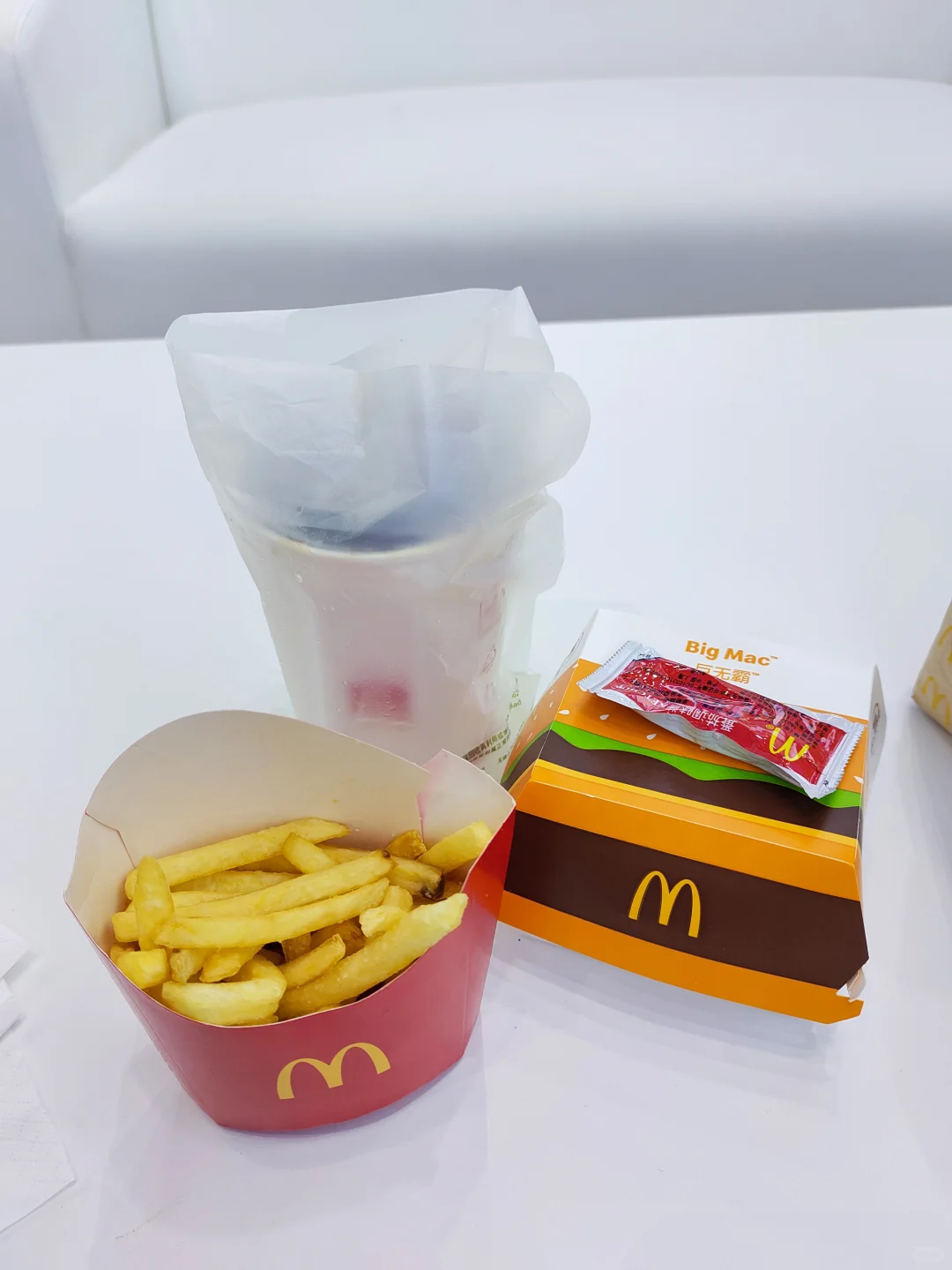 又在新国际义务+了 3h 班，还蹭了顿快餐