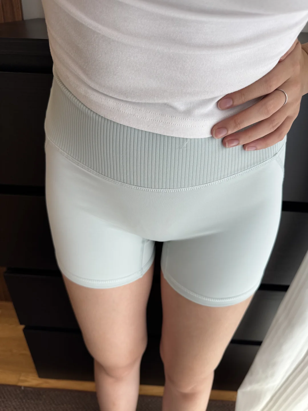 好漂亮的瑜伽裤哇?