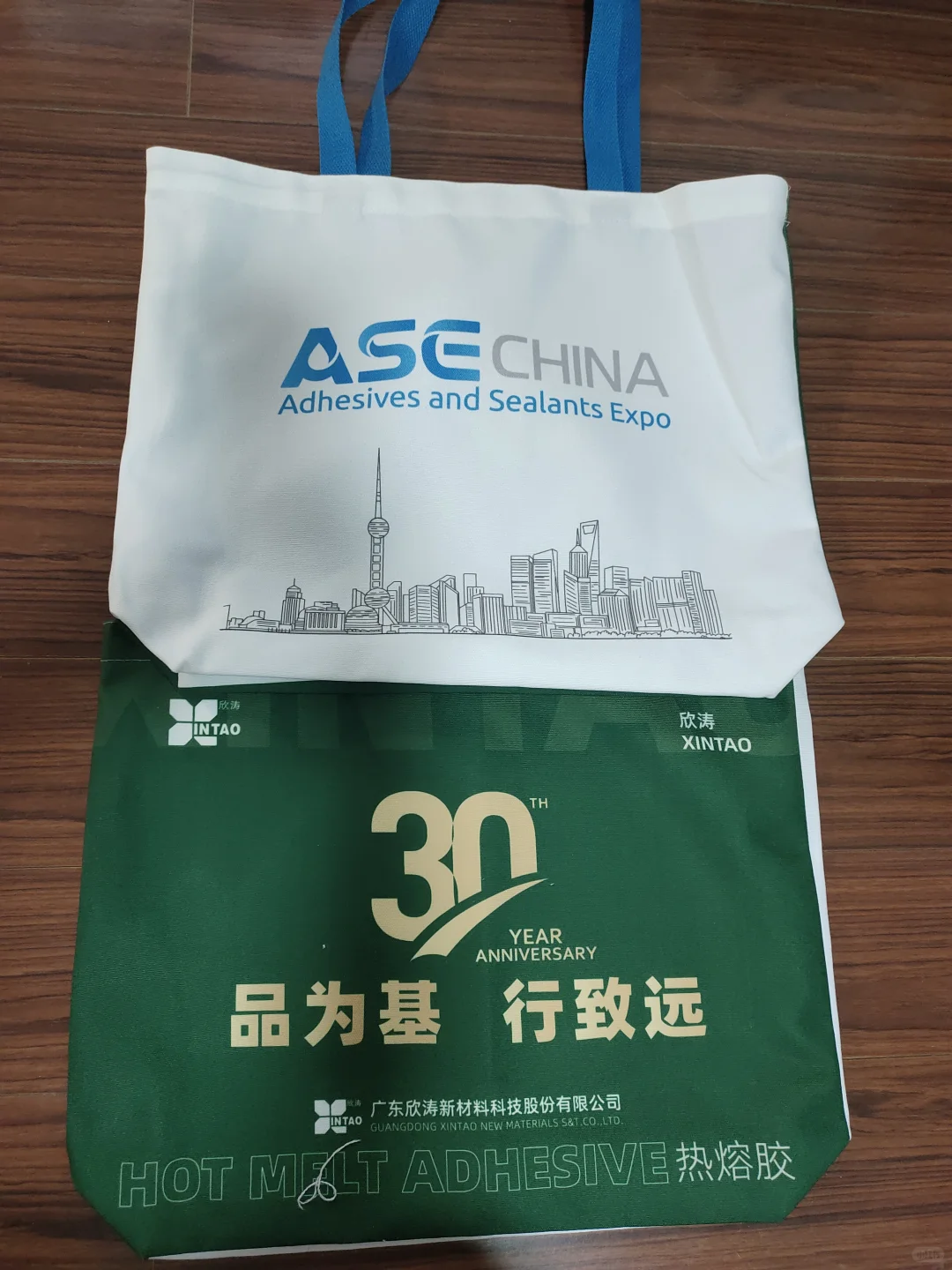 又在新国际义务+了 3h 班，还蹭了顿快餐