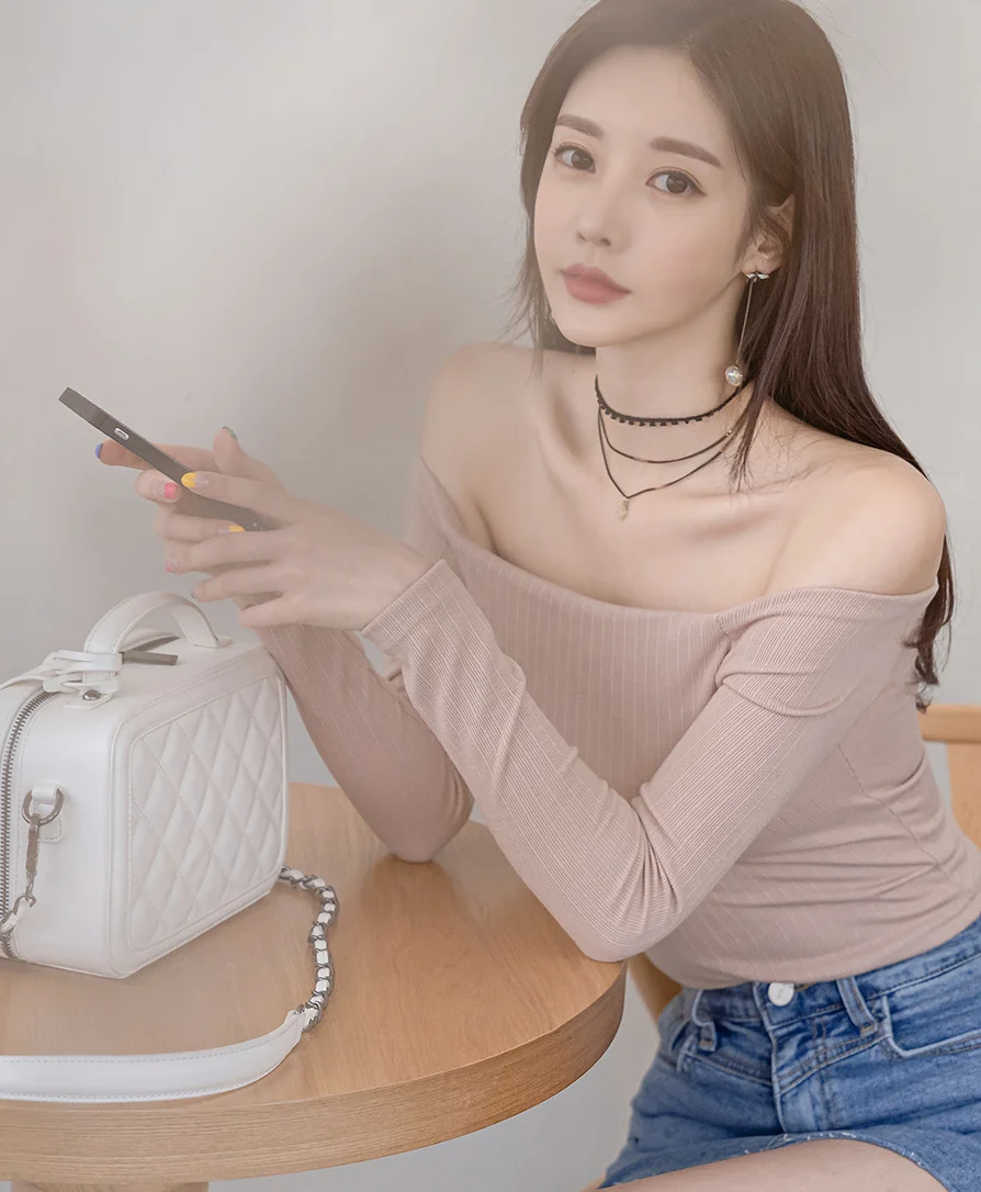 魅魔御姐高级清冷氛围感写真???