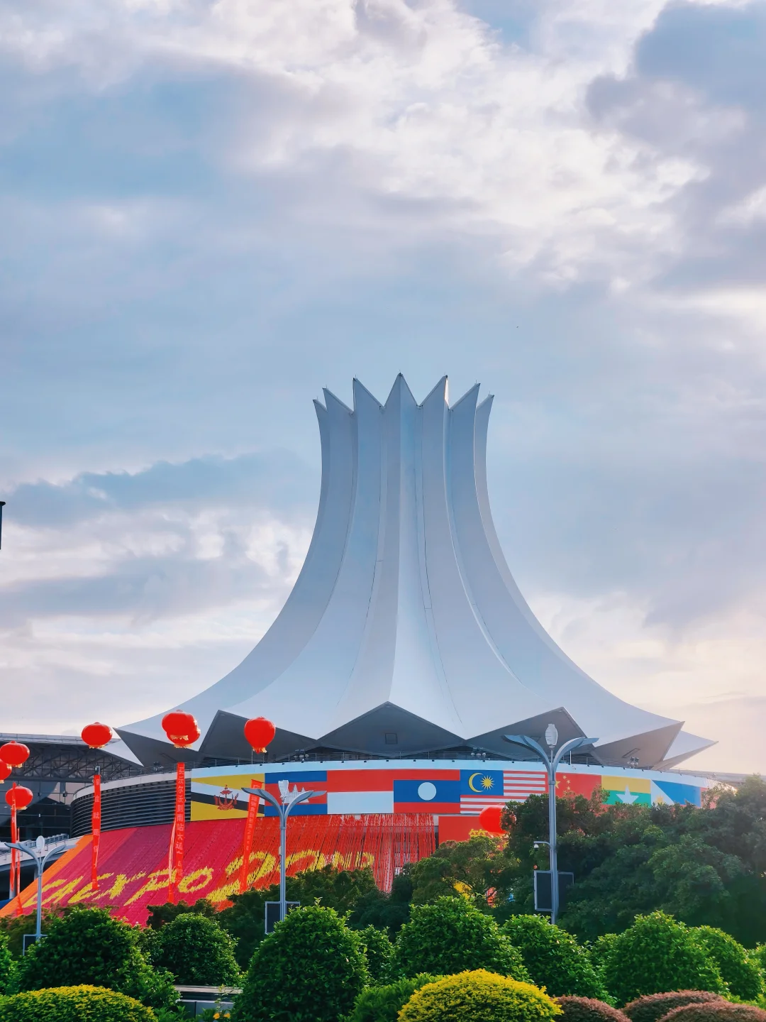 2025东盟博览会第一天好多人！