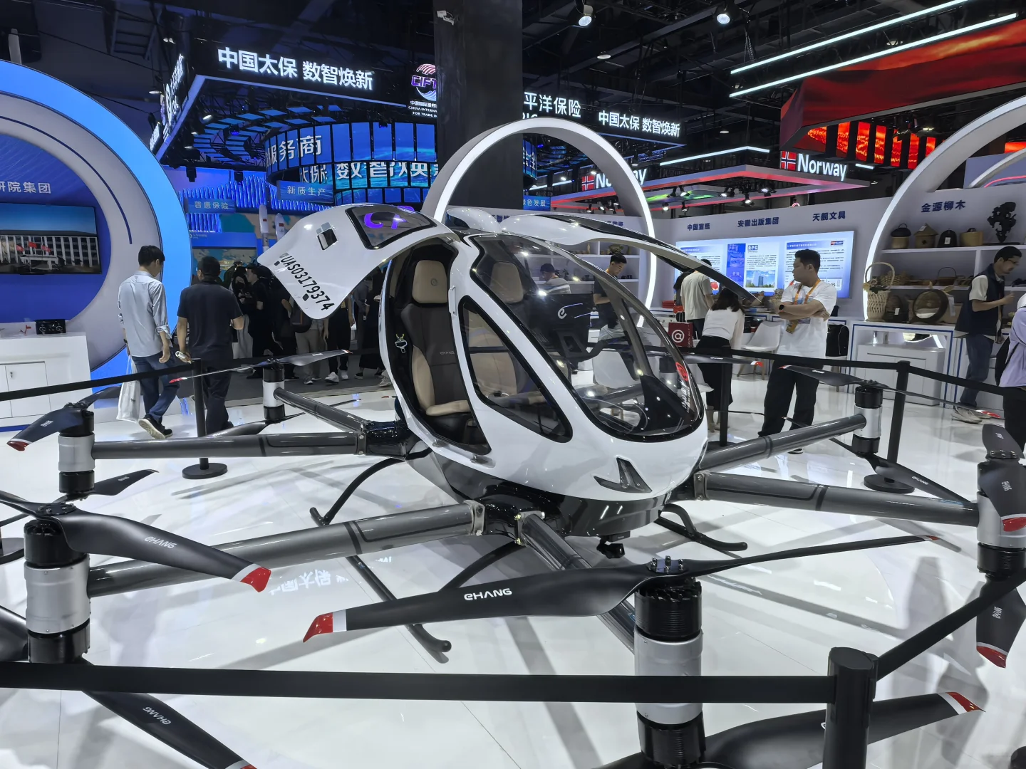 服贸会这些机器人也太可爱了吧！