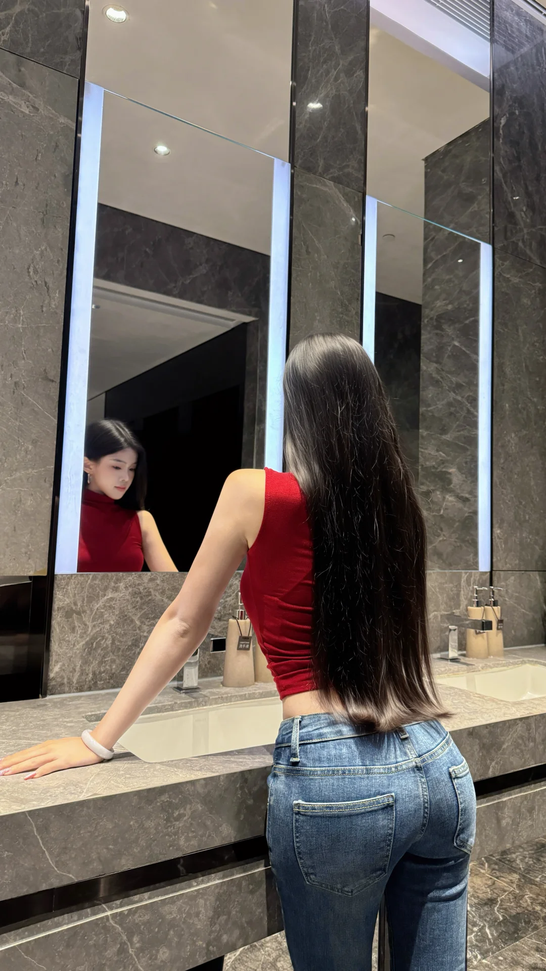 辣妹都给我去学这个姿势！?