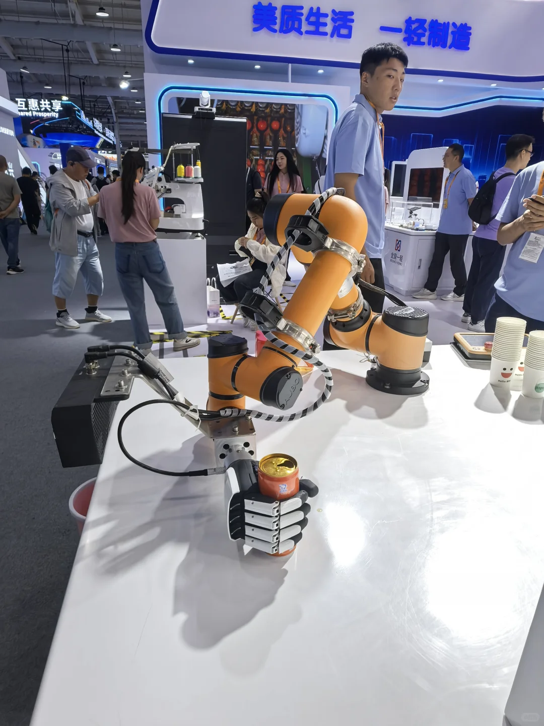 服贸会这些机器人也太可爱了吧！