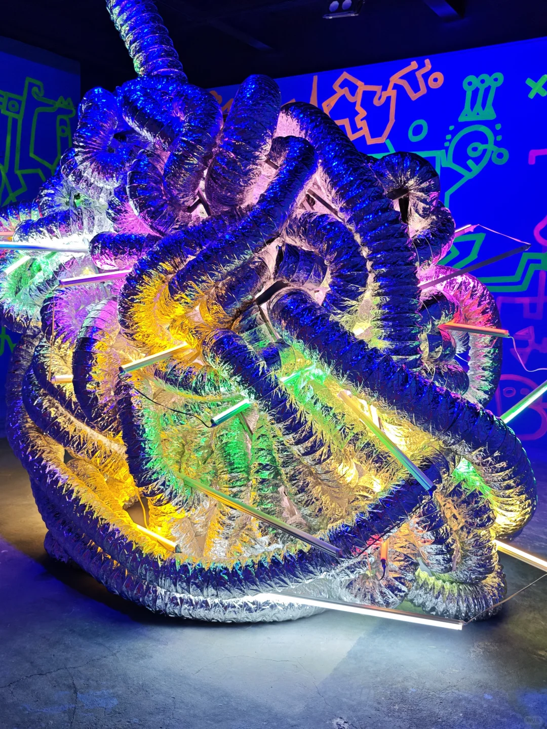 沈阳新展｜用画笔创造的彩色涂鸦世界?