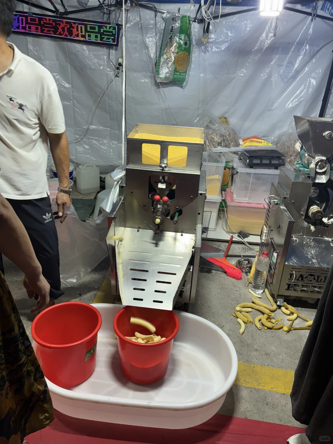 家门口开了个临时展销会