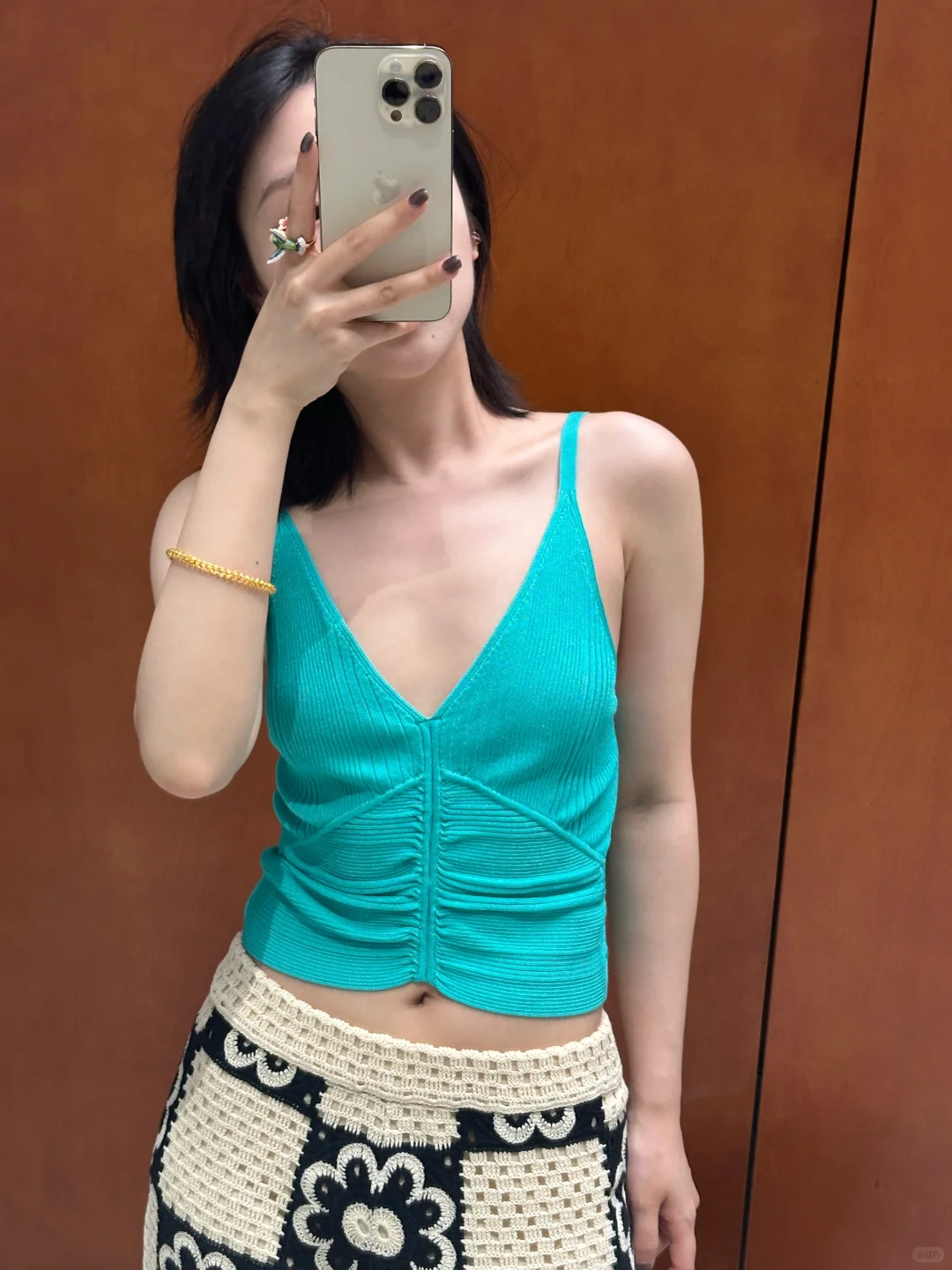 不高且平胸 但我穿着亮亮的颜色??