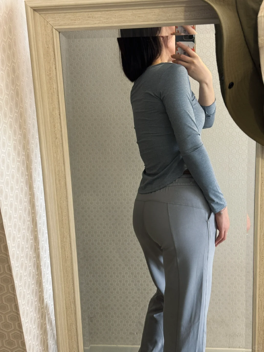 高级灰禁欲系人妻感 臀围100的bbw女孩神裤