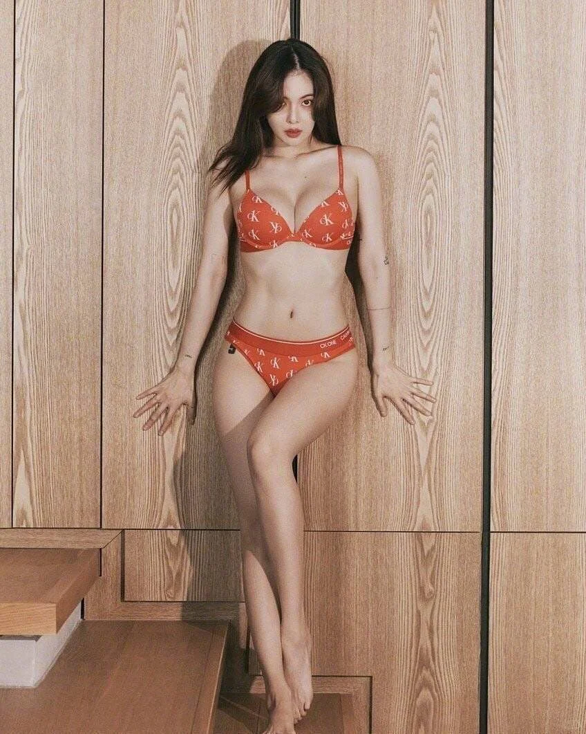 金泫雅 x Calvin Klein