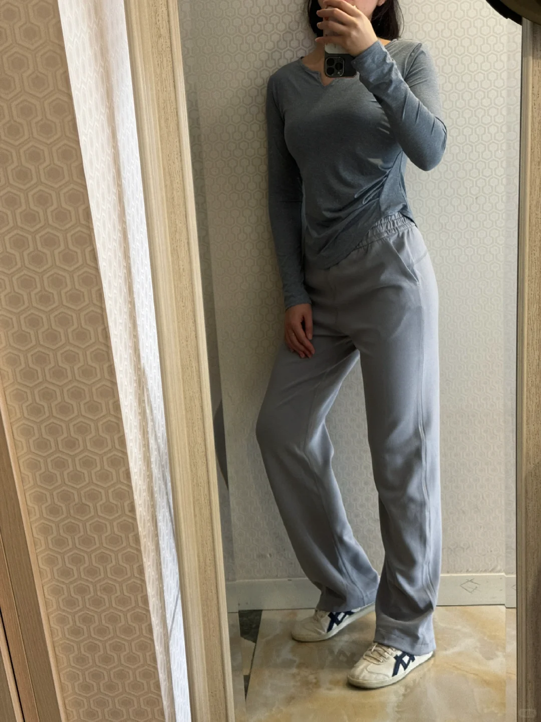 高级灰禁欲系人妻感 臀围100的bbw女孩神裤