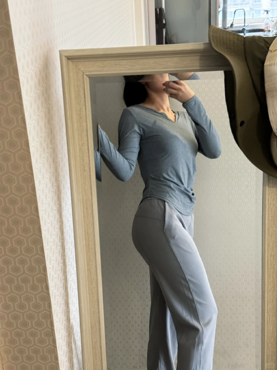 高级灰禁欲系人妻感 臀围100的bbw女孩神裤