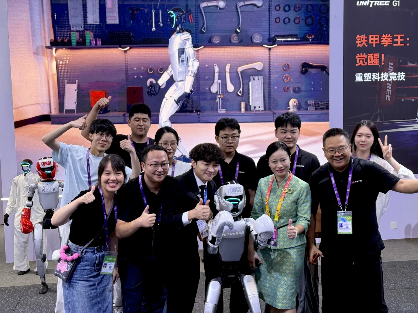 我在东博会看祖蓝和机器人打拳击