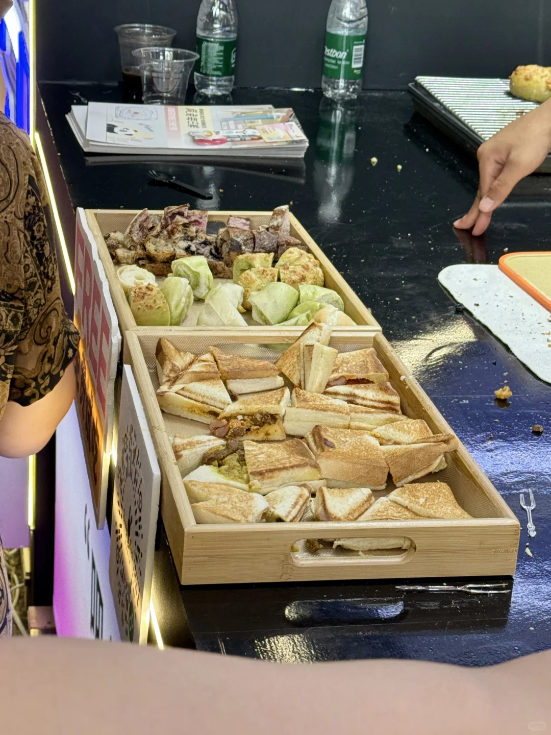 大学生勇闯餐饮博览会的一天