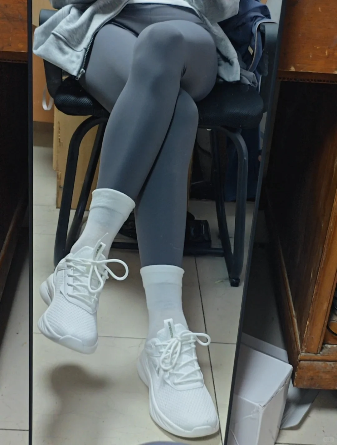 男孩子也能穿瑜伽裤白袜！