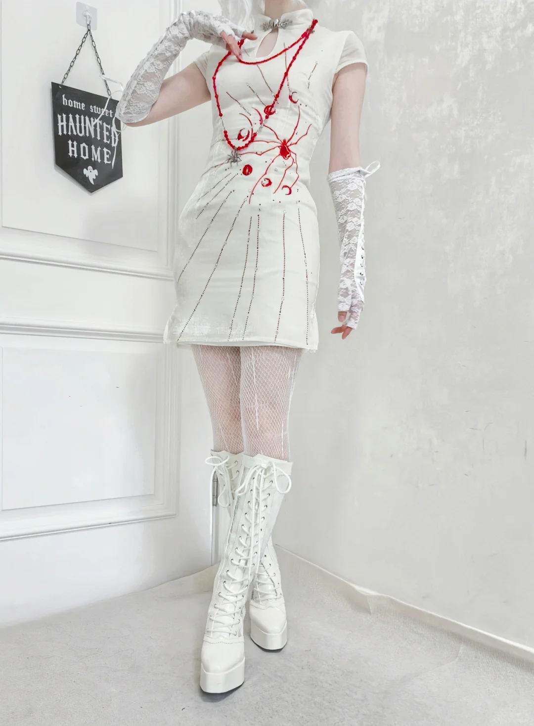 请选择你的万圣节战袍！黑白魔女的邀请