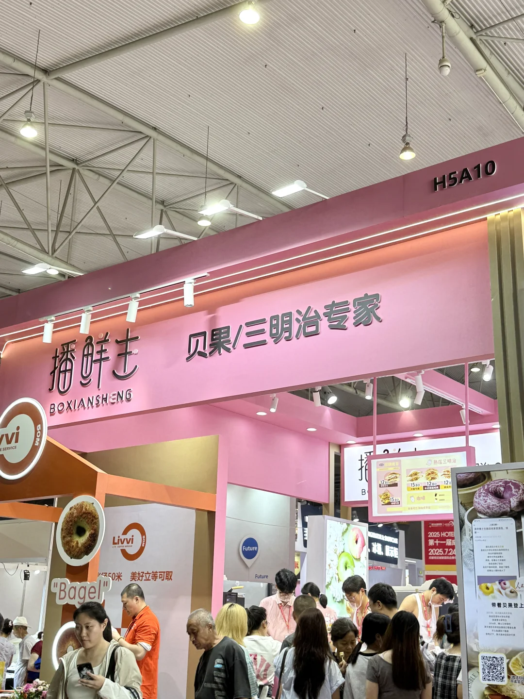 大学生勇闯餐饮博览会的一天