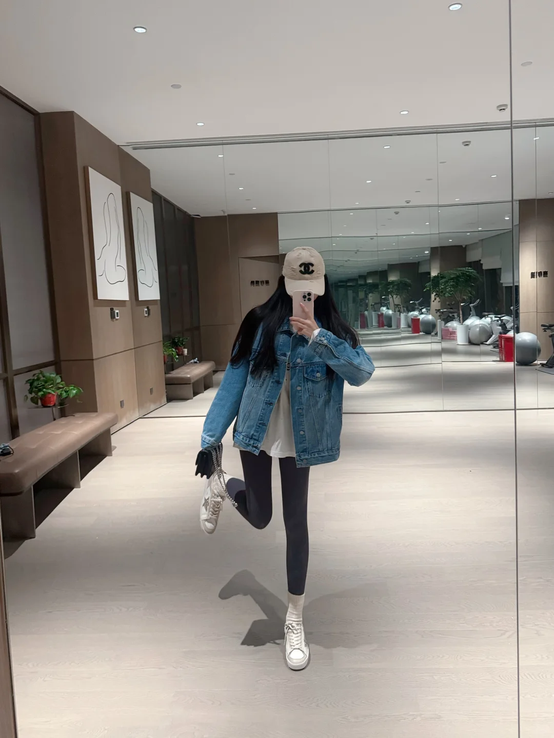 牛仔外套➕瑜伽裤秋天这样穿也太显瘦了吧