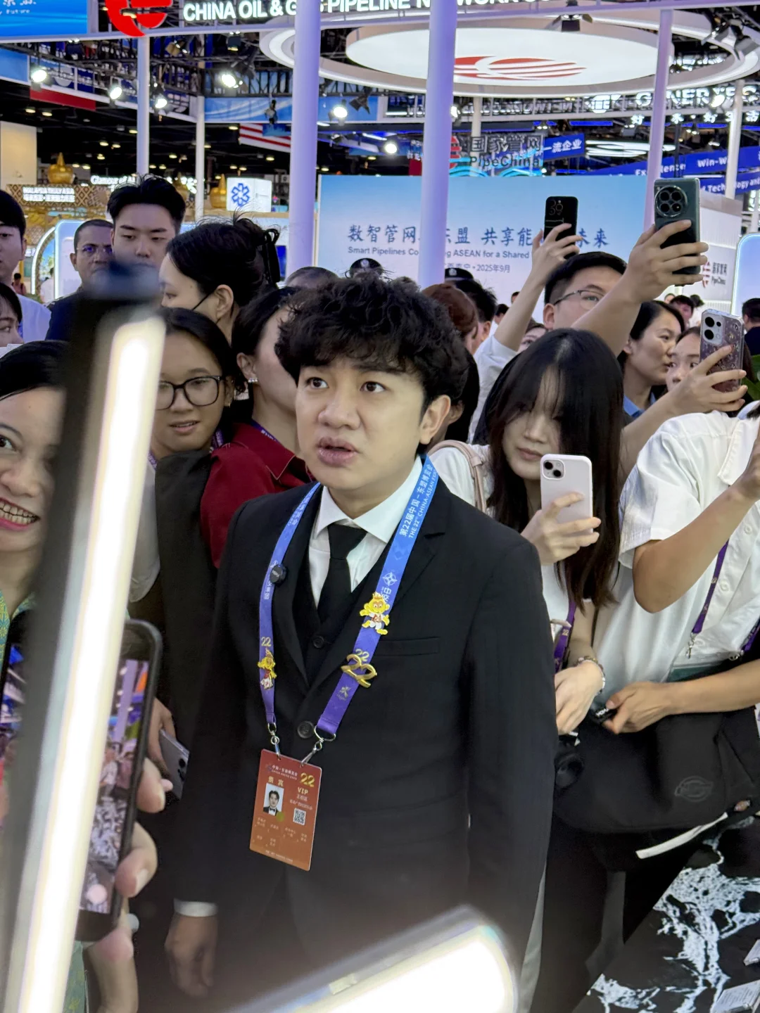 我在东博会看祖蓝和机器人打拳击