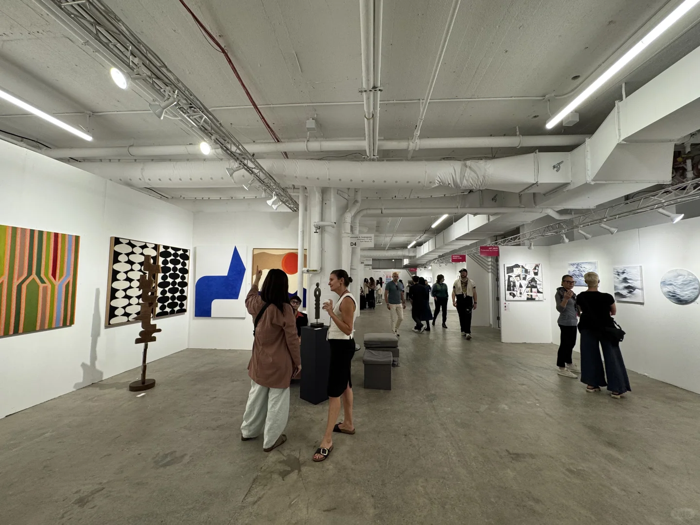 纽约平价艺术品交易会，女性艺术家被低估？