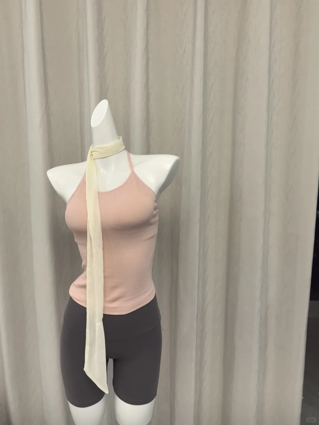 发现一个很绝的瑜伽服组合！