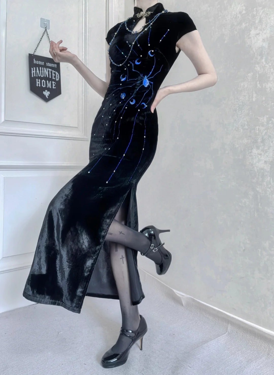 请选择你的万圣节战袍！黑白魔女的邀请