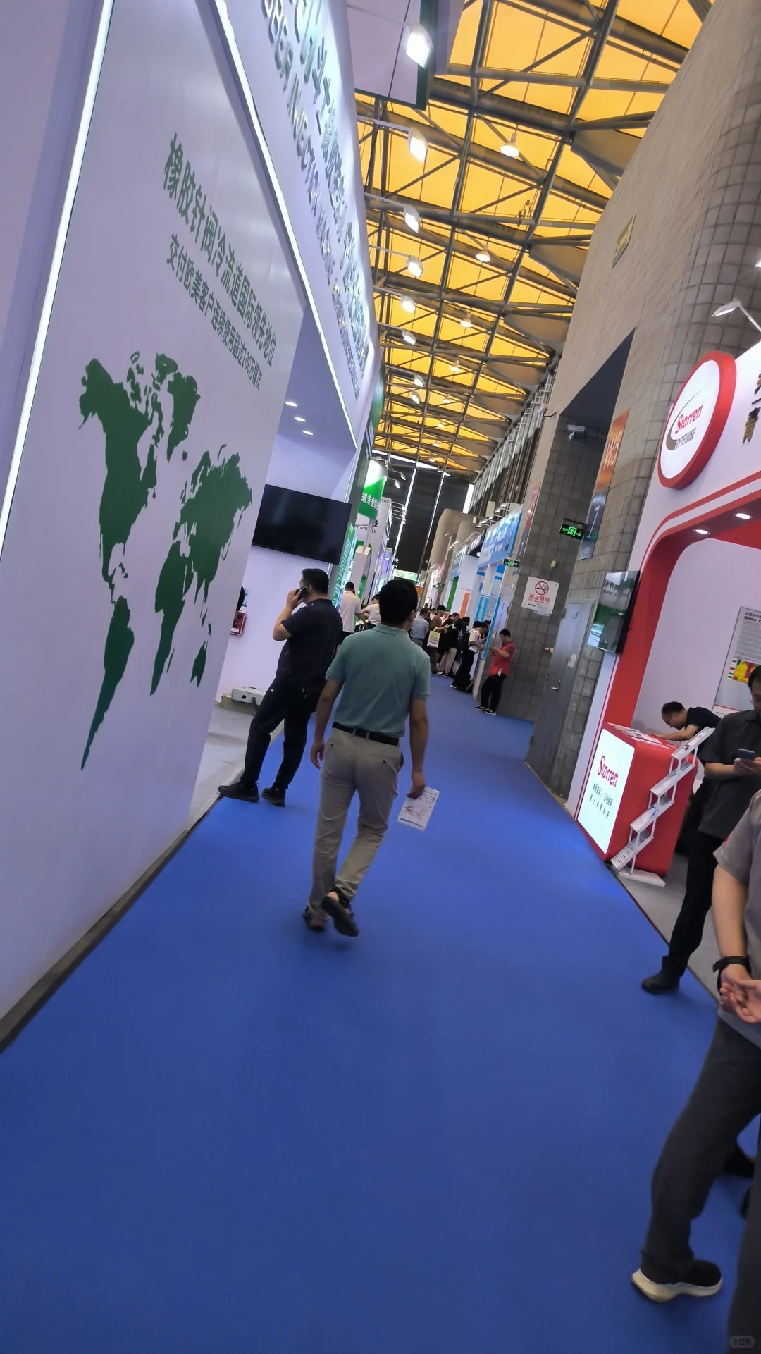 今天去跑展会了