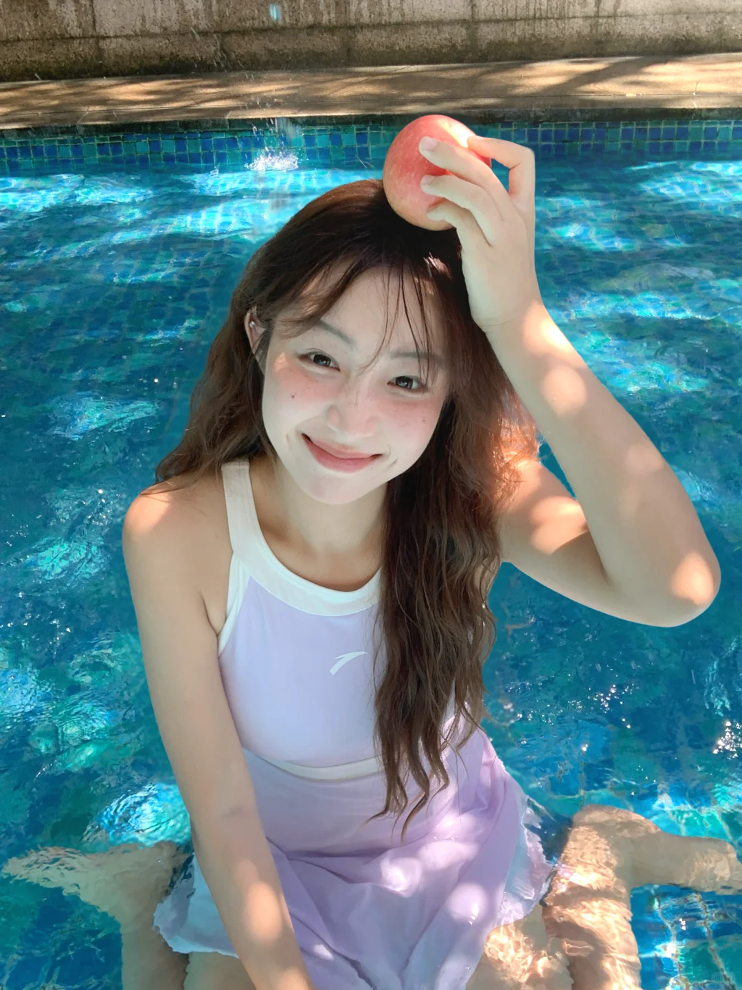 夏天就是要去泳池玩水啊?