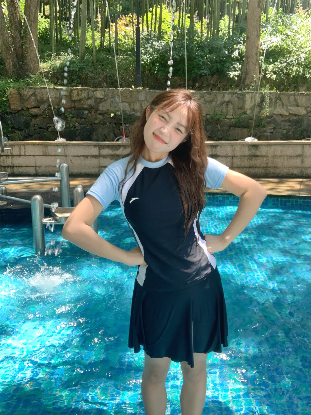 夏天就是要去泳池玩水啊?