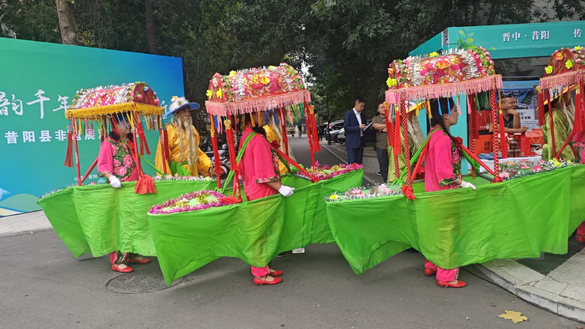 谁家招聘会跟过年一样啊，是我们山西啊