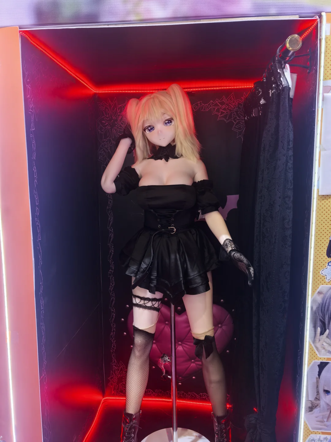 成人展比跨境展的人多多了