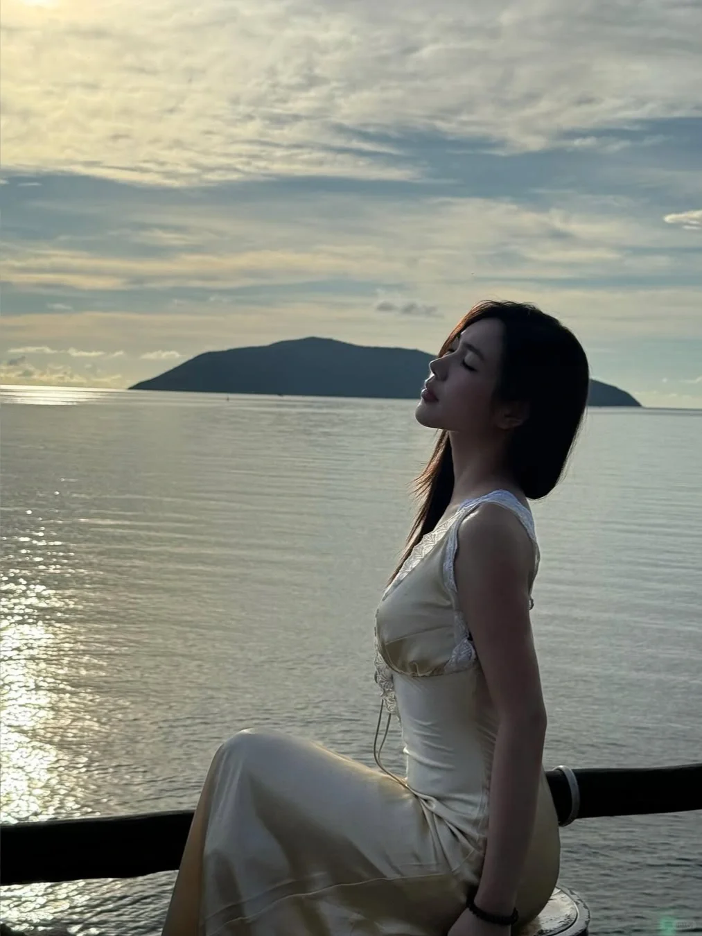 ?黄裙海边也是绝配的