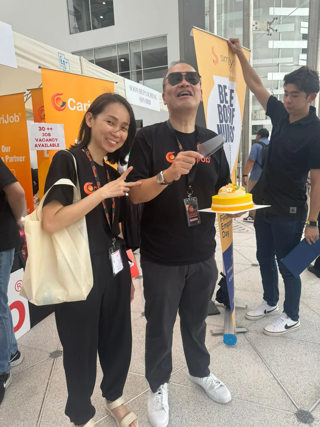 来展会怎么能少了蛋糕呢?