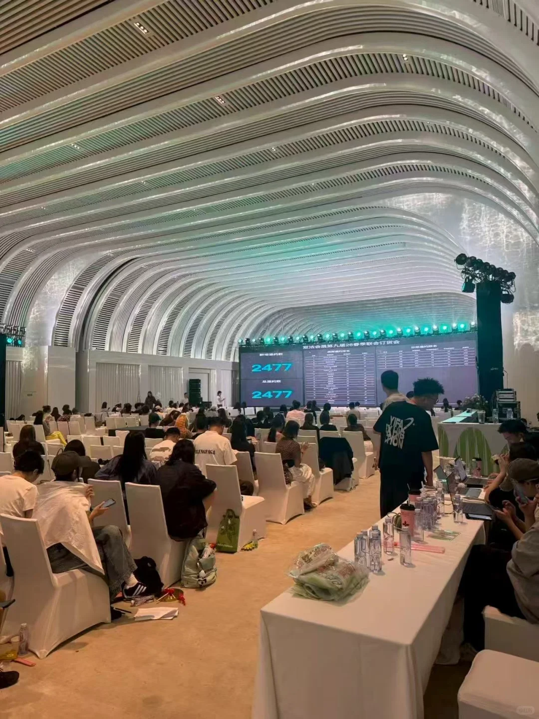 意法会展居然有这么多人！