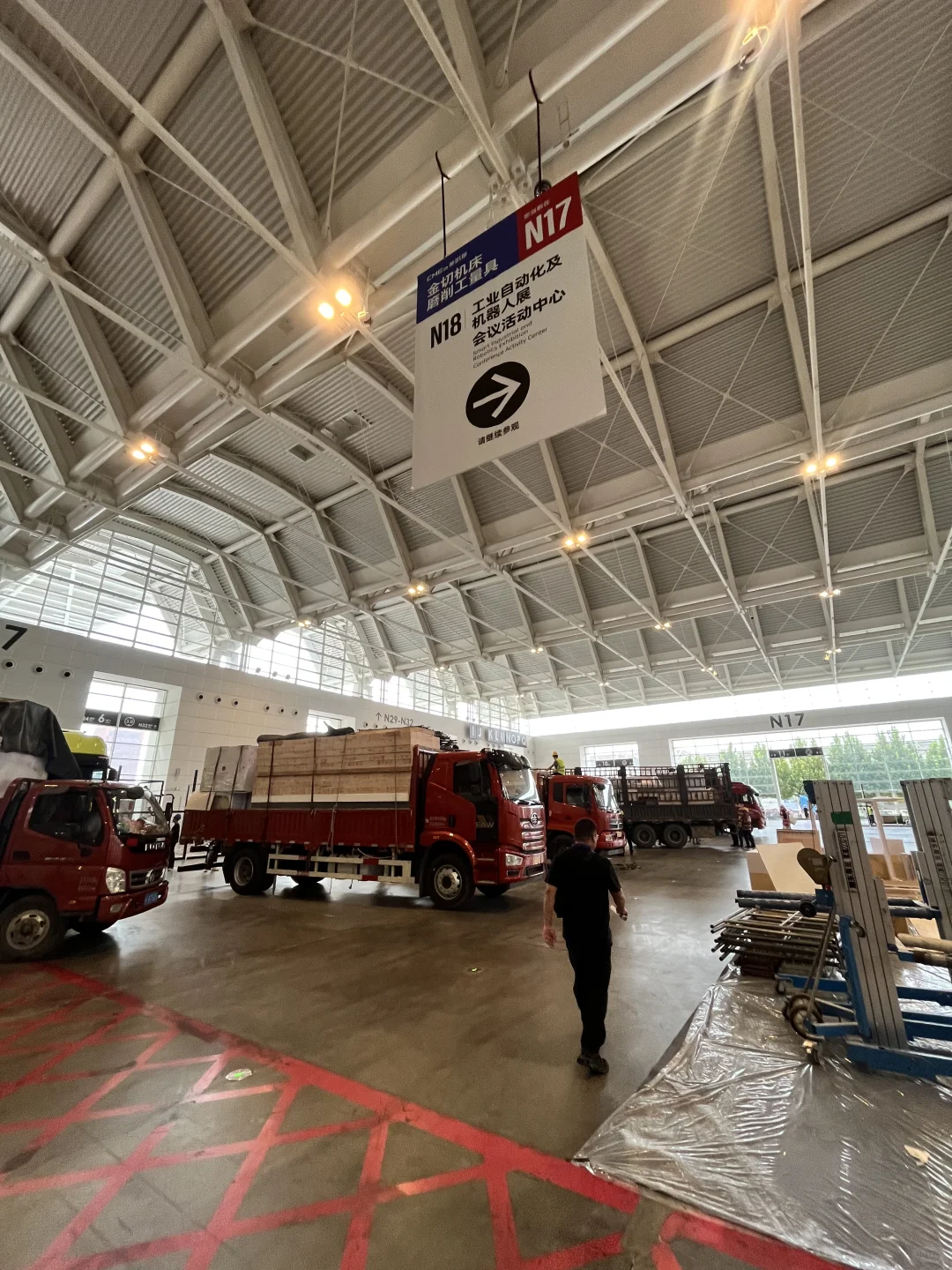 天津国际机床展搭建第二天！