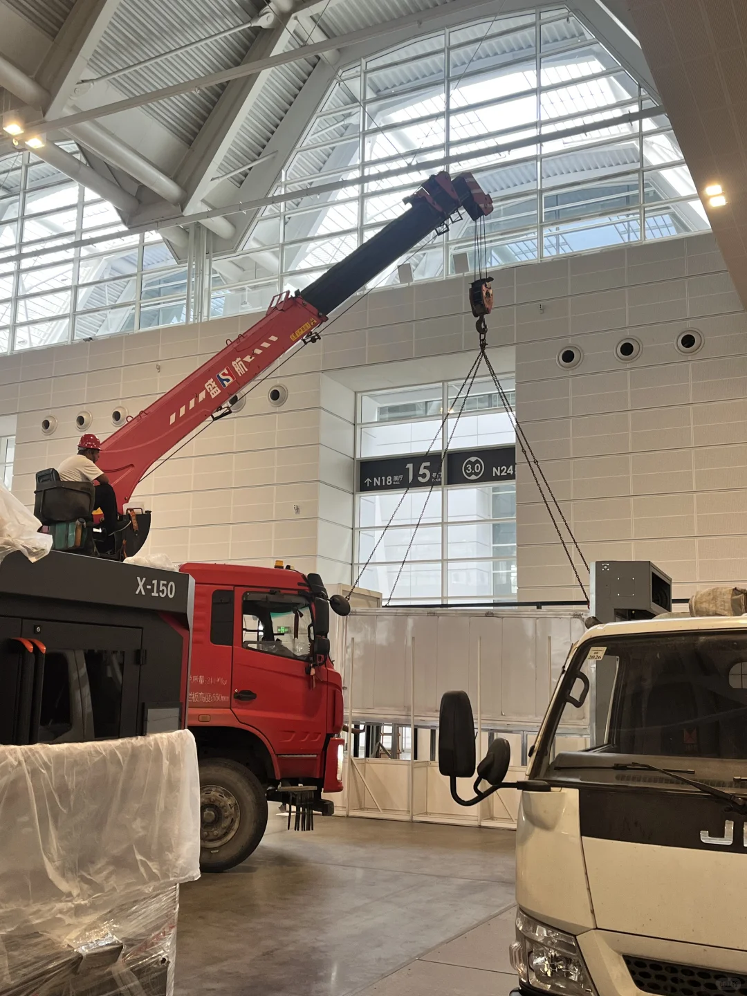 天津国际机床展搭建第二天！