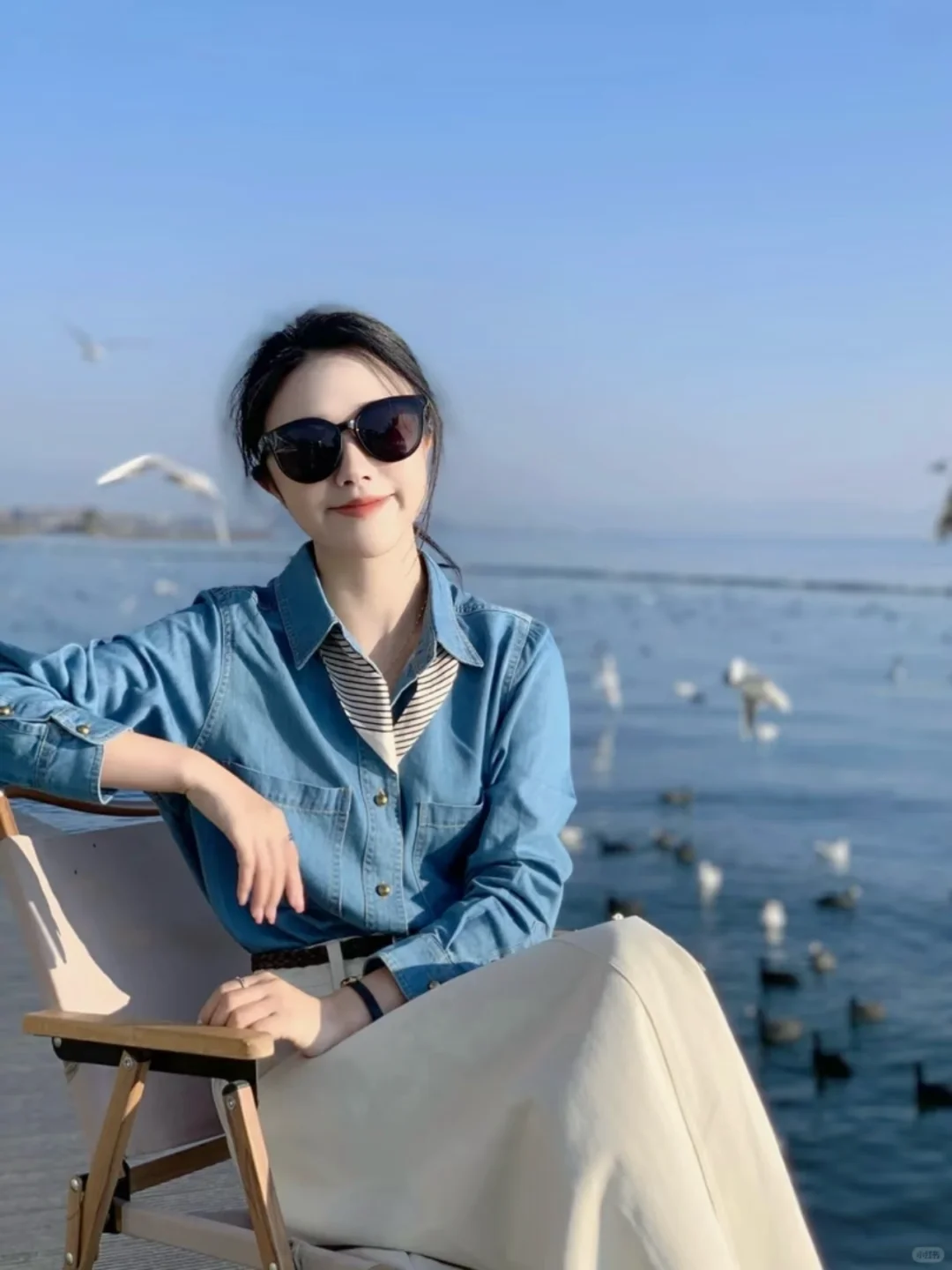 蓝色衬衫搭配半身裙,秋日慵懒风穿搭?❤️?