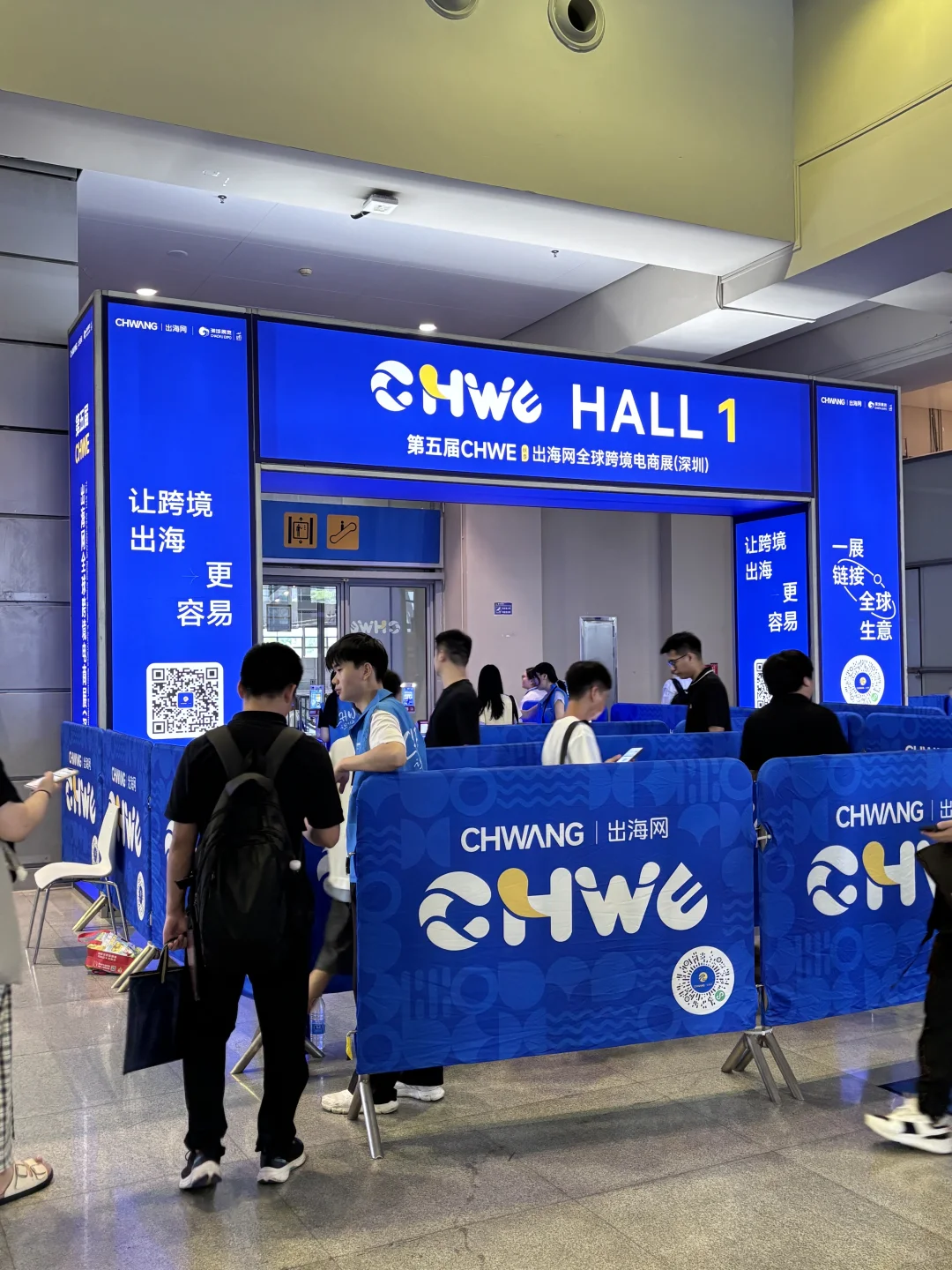 深圳地陪日记-跟漂亮姐姐去逛展拍照