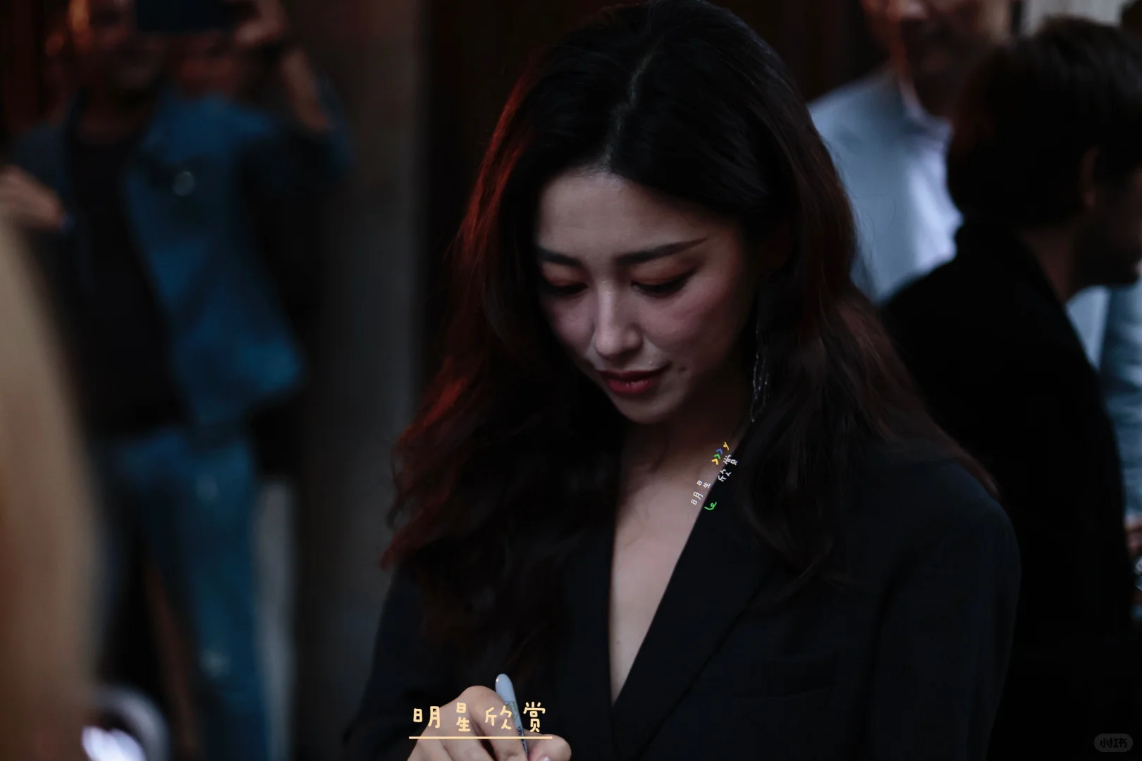 朱珠米兰拍了拍，亲和力满满