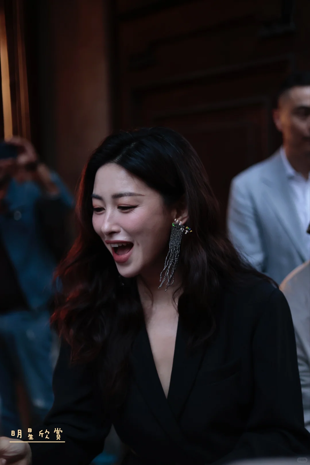 朱珠米兰拍了拍，亲和力满满