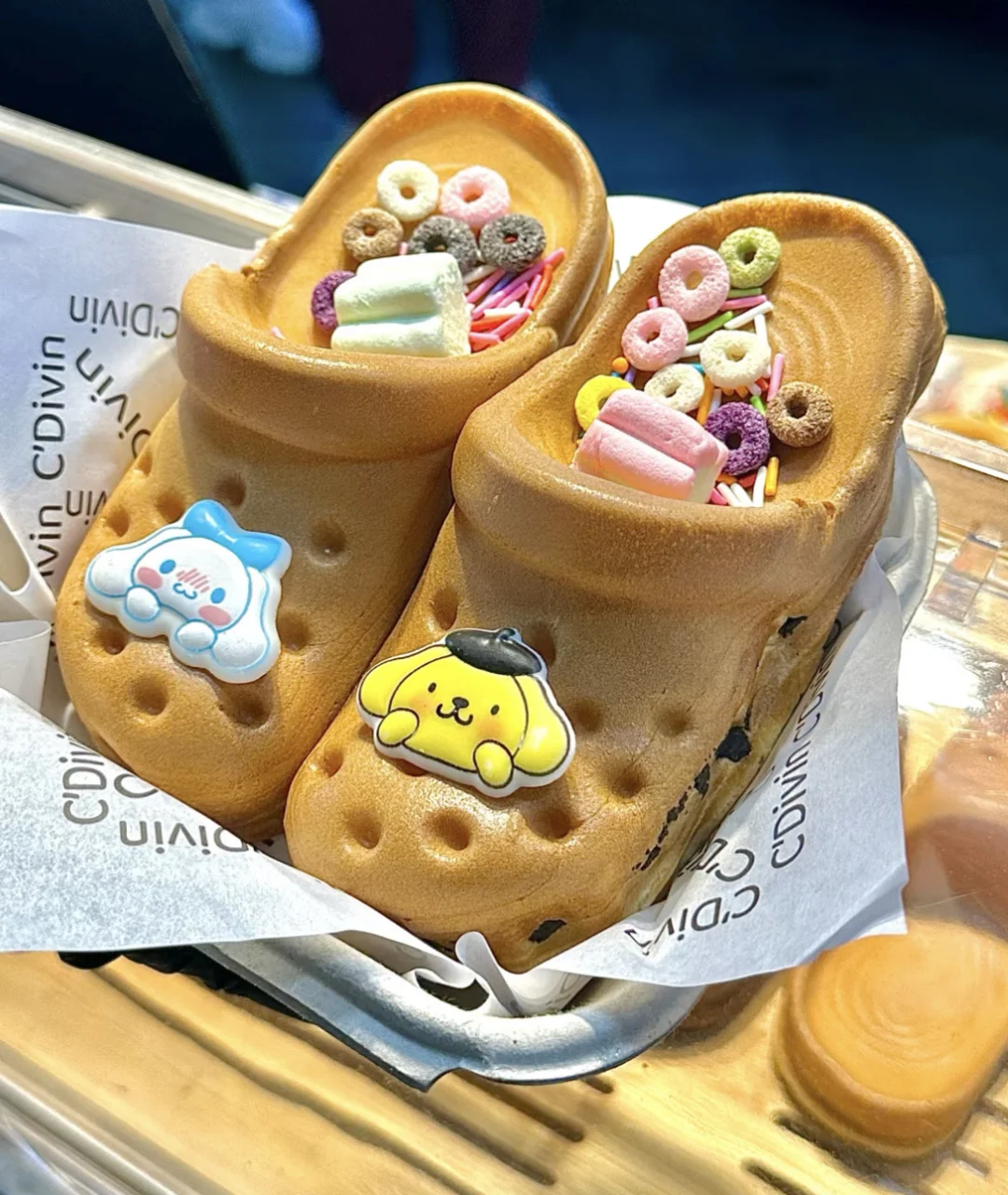 重磅来袭!郑州首届甜品节!洞洞鞋面包烧来咯